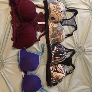 Set of 4 VS and Pink Bras